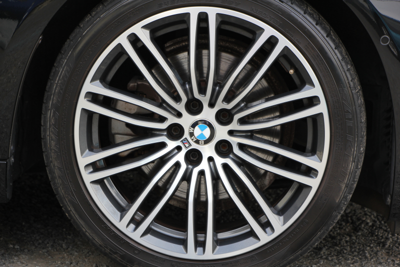 BMW 5シリーズ 523d Mｽﾎﾟｰﾂ ﾊｲﾗｲﾝ 全席ﾋｰﾀｰ黒革 追従ACC HUD ｽﾃｱﾘﾝｸﾞｻﾎﾟｰﾄ HDDﾅﾋﾞTV ｼﾞｪｽﾁｬｰｺﾝﾄﾛｰﾙ 置くだけ充電 Pｱｼｽﾄﾌﾟﾗｽ 360度ｶﾒﾗ ｽﾃｱﾘﾝｸﾞｻﾎﾟｰﾄ 液晶ﾒｰﾀｰ 電動ﾄﾗﾝｸ 2年保証