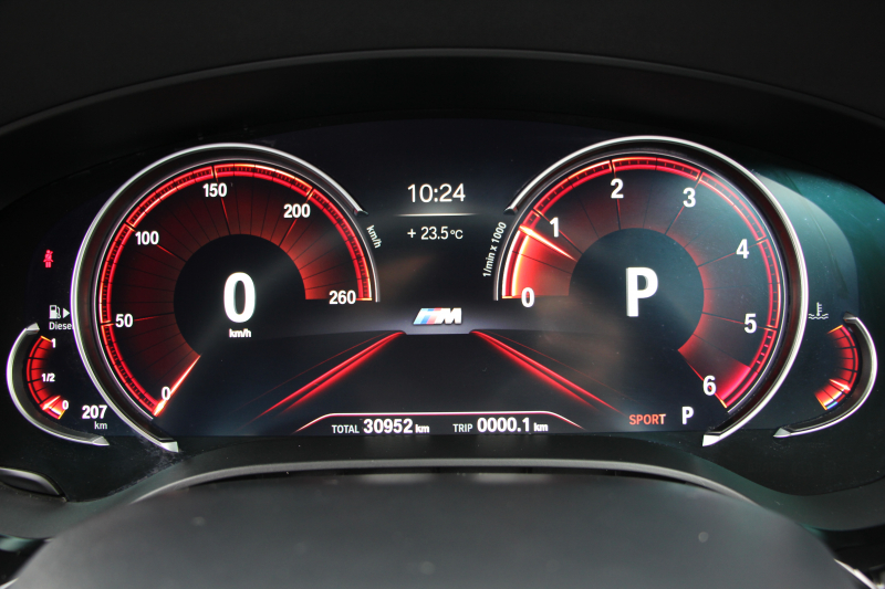 BMW 5シリーズ 523d Mｽﾎﾟｰﾂ ﾊｲﾗｲﾝ 全席ﾋｰﾀｰ黒革 追従ACC HUD ｽﾃｱﾘﾝｸﾞｻﾎﾟｰﾄ HDDﾅﾋﾞTV ｼﾞｪｽﾁｬｰｺﾝﾄﾛｰﾙ 置くだけ充電 Pｱｼｽﾄﾌﾟﾗｽ 360度ｶﾒﾗ ｽﾃｱﾘﾝｸﾞｻﾎﾟｰﾄ 液晶ﾒｰﾀｰ 電動ﾄﾗﾝｸ 2年保証