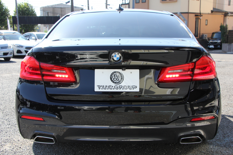 BMW 5シリーズ 523d Mｽﾎﾟｰﾂ ﾊｲﾗｲﾝ 全席ﾋｰﾀｰ黒革 追従ACC HUD ｽﾃｱﾘﾝｸﾞｻﾎﾟｰﾄ HDDﾅﾋﾞTV ｼﾞｪｽﾁｬｰｺﾝﾄﾛｰﾙ 置くだけ充電 Pｱｼｽﾄﾌﾟﾗｽ 360度ｶﾒﾗ ｽﾃｱﾘﾝｸﾞｻﾎﾟｰﾄ 液晶ﾒｰﾀｰ 電動ﾄﾗﾝｸ 2年保証