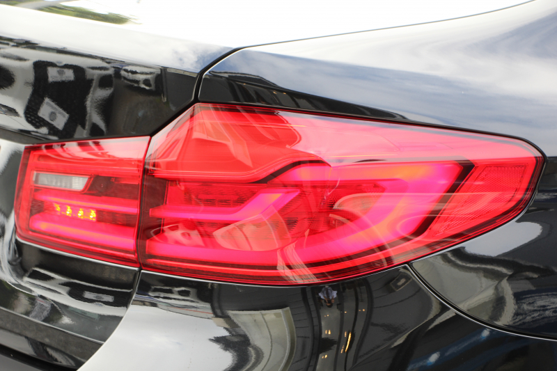 BMW 5シリーズ 523d Mｽﾎﾟｰﾂ ﾊｲﾗｲﾝ 全席ﾋｰﾀｰ黒革 追従ACC HUD ｽﾃｱﾘﾝｸﾞｻﾎﾟｰﾄ HDDﾅﾋﾞTV ｼﾞｪｽﾁｬｰｺﾝﾄﾛｰﾙ 置くだけ充電 Pｱｼｽﾄﾌﾟﾗｽ 360度ｶﾒﾗ ｽﾃｱﾘﾝｸﾞｻﾎﾟｰﾄ 液晶ﾒｰﾀｰ 電動ﾄﾗﾝｸ 2年保証