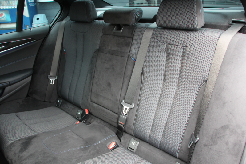 BMW 5シリーズ 523i Mｽﾎﾟｰﾂ 追従ACC ｽﾃｱﾘﾝｸﾞｻﾎﾟｰﾄ LEDﾍｯﾄﾞﾗｲﾄ ｵｰﾄﾊｲﾋﾞｰﾑ 360度ｶﾒﾗ ﾀｯﾁ画面HDDﾅﾋﾞTV 電動ﾄﾗﾝｸ ﾊﾟﾄﾞﾙｼﾌﾄ 専用ｴｱﾛ 19AW ｽﾏｰﾄｷｰ Bluetooth接続 衝突軽減ﾌﾞﾚｰｷ 車線逸脱警告 歩行者警告 ｱﾝﾋﾞｴﾝﾄﾗｲﾄ 2年保証