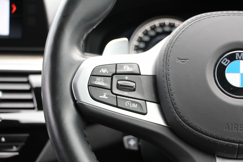 BMW 5シリーズ 523i Mｽﾎﾟｰﾂ 追従ACC ｽﾃｱﾘﾝｸﾞｻﾎﾟｰﾄ LEDﾍｯﾄﾞﾗｲﾄ ｵｰﾄﾊｲﾋﾞｰﾑ 360度ｶﾒﾗ ﾀｯﾁ画面HDDﾅﾋﾞTV 電動ﾄﾗﾝｸ ﾊﾟﾄﾞﾙｼﾌﾄ 専用ｴｱﾛ 19AW ｽﾏｰﾄｷｰ Bluetooth接続 衝突軽減ﾌﾞﾚｰｷ 車線逸脱警告 歩行者警告 ｱﾝﾋﾞｴﾝﾄﾗｲﾄ 2年保証