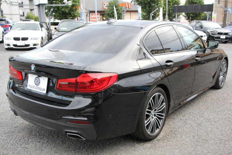BMW 5シリーズ 523i Mｽﾎﾟｰﾂ 追従ACC ｽﾃｱﾘﾝｸﾞｻﾎﾟｰﾄ LEDﾍｯﾄﾞﾗｲﾄ ｵｰﾄﾊｲﾋﾞｰﾑ 360度ｶﾒﾗ ﾀｯﾁ画面HDDﾅﾋﾞTV 電動ﾄﾗﾝｸ ﾊﾟﾄﾞﾙｼﾌﾄ 専用ｴｱﾛ 19AW ｽﾏｰﾄｷｰ Bluetooth接続 衝突軽減ﾌﾞﾚｰｷ 車線逸脱警告 歩行者警告 ｱﾝﾋﾞｴﾝﾄﾗｲﾄ 2年保証
