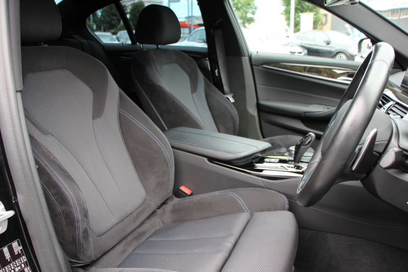 BMW 5シリーズ 523i Mｽﾎﾟｰﾂ 追従ACC ｽﾃｱﾘﾝｸﾞｻﾎﾟｰﾄ LEDﾍｯﾄﾞﾗｲﾄ ｵｰﾄﾊｲﾋﾞｰﾑ 360度ｶﾒﾗ ﾀｯﾁ画面HDDﾅﾋﾞTV 電動ﾄﾗﾝｸ ﾊﾟﾄﾞﾙｼﾌﾄ 専用ｴｱﾛ 19AW ｽﾏｰﾄｷｰ Bluetooth接続 衝突軽減ﾌﾞﾚｰｷ 車線逸脱警告 歩行者警告 ｱﾝﾋﾞｴﾝﾄﾗｲﾄ 2年保証