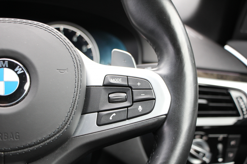 BMW 5シリーズ 523i Mｽﾎﾟｰﾂ 追従ACC ｽﾃｱﾘﾝｸﾞｻﾎﾟｰﾄ LEDﾍｯﾄﾞﾗｲﾄ ｵｰﾄﾊｲﾋﾞｰﾑ 360度ｶﾒﾗ ﾀｯﾁ画面HDDﾅﾋﾞTV 電動ﾄﾗﾝｸ ﾊﾟﾄﾞﾙｼﾌﾄ 専用ｴｱﾛ 19AW ｽﾏｰﾄｷｰ Bluetooth接続 衝突軽減ﾌﾞﾚｰｷ 車線逸脱警告 歩行者警告 ｱﾝﾋﾞｴﾝﾄﾗｲﾄ 2年保証