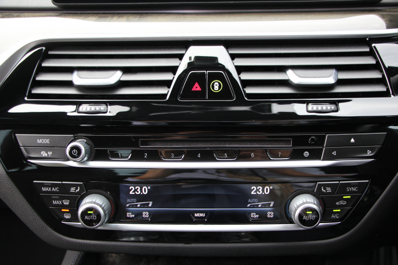 BMW 5シリーズ 523i Mｽﾎﾟｰﾂ 追従ACC ｽﾃｱﾘﾝｸﾞｻﾎﾟｰﾄ LEDﾍｯﾄﾞﾗｲﾄ ｵｰﾄﾊｲﾋﾞｰﾑ 360度ｶﾒﾗ ﾀｯﾁ画面HDDﾅﾋﾞTV 電動ﾄﾗﾝｸ ﾊﾟﾄﾞﾙｼﾌﾄ 専用ｴｱﾛ 19AW ｽﾏｰﾄｷｰ Bluetooth接続 衝突軽減ﾌﾞﾚｰｷ 車線逸脱警告 歩行者警告 ｱﾝﾋﾞｴﾝﾄﾗｲﾄ 2年保証