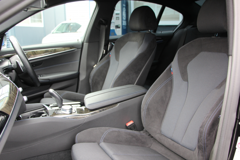 BMW 5シリーズ 523i Mｽﾎﾟｰﾂ 追従ACC ｽﾃｱﾘﾝｸﾞｻﾎﾟｰﾄ LEDﾍｯﾄﾞﾗｲﾄ ｵｰﾄﾊｲﾋﾞｰﾑ 360度ｶﾒﾗ ﾀｯﾁ画面HDDﾅﾋﾞTV 電動ﾄﾗﾝｸ ﾊﾟﾄﾞﾙｼﾌﾄ 専用ｴｱﾛ 19AW ｽﾏｰﾄｷｰ Bluetooth接続 衝突軽減ﾌﾞﾚｰｷ 車線逸脱警告 歩行者警告 ｱﾝﾋﾞｴﾝﾄﾗｲﾄ 2年保証