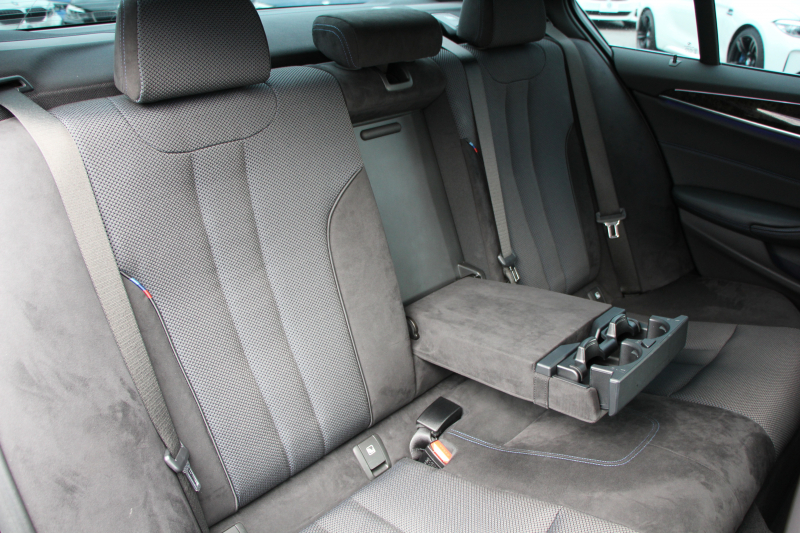 BMW 5シリーズ 523i Mｽﾎﾟｰﾂ 追従ACC ｽﾃｱﾘﾝｸﾞｻﾎﾟｰﾄ LEDﾍｯﾄﾞﾗｲﾄ ｵｰﾄﾊｲﾋﾞｰﾑ 360度ｶﾒﾗ ﾀｯﾁ画面HDDﾅﾋﾞTV 電動ﾄﾗﾝｸ ﾊﾟﾄﾞﾙｼﾌﾄ 専用ｴｱﾛ 19AW ｽﾏｰﾄｷｰ Bluetooth接続 衝突軽減ﾌﾞﾚｰｷ 車線逸脱警告 歩行者警告 ｱﾝﾋﾞｴﾝﾄﾗｲﾄ 2年保証