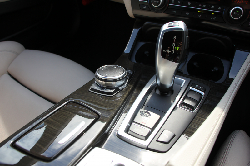 BMW 5シリーズ 523d ｾﾚﾌﾞﾚｰｼｮﾝｴﾃﾞｨｼｮﾝ ﾊﾞﾛﾝ 限定車 最終ﾓﾃﾞﾙ ｵｲｽﾀｰﾚｻﾞｰ LEDﾍｯﾄﾞﾗｲﾄ&ﾌｫｸﾞ追従ACC ﾚｰﾝﾁｪﾝｼﾞ警告 全ﾄﾞｱｿﾌﾄｸﾛｰｽﾞ電動ﾄﾗﾝｸ 液晶ﾒｰﾀｰ HDDﾅﾋﾞTV Bｶﾒﾗ 衝突軽減ﾌﾞﾚｰｷ 車線逸脱警告 歩行者警告 2年保証