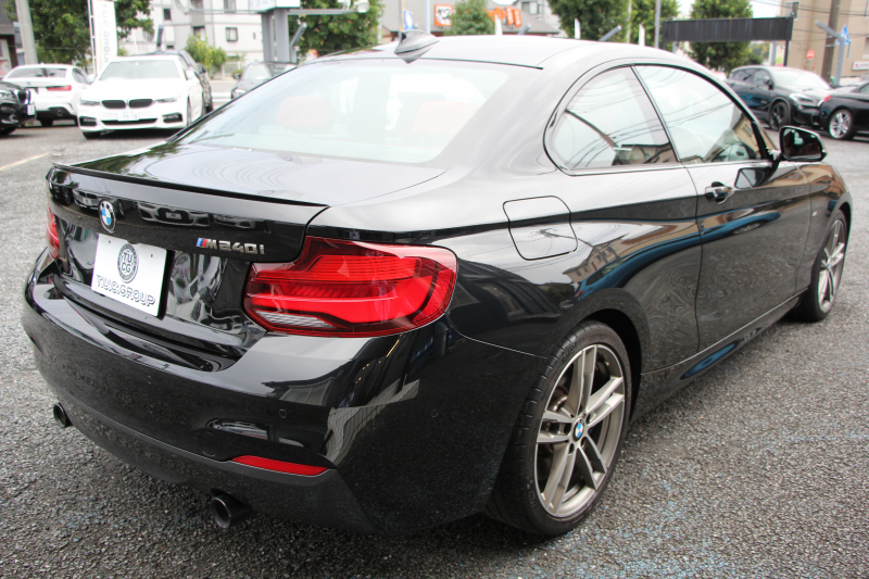 BMW 2シリーズ M240i ｸｰﾍﾟ最終ﾓﾃﾞﾙ 型式変更後 ﾋｰﾀｰ赤革 直6ﾀｰﾎﾞ340馬力 B58新ｴﾝｼﾞﾝ ｱﾀﾞﾌﾟﾃｨﾌﾞMｻｽ 追従ACC LEDﾍｯﾄﾞﾗｲﾄ&ﾃｰﾙ ﾀｯﾁ画面HDDﾅﾋﾞPｱｼｽﾄ 衝突軽減ﾌﾞﾚｰｷ 車線逸脱警告 歩行者警告 ﾊﾟﾄﾞﾙｼﾌﾄ ｽﾏｰﾄｷｰ 専用18AW&ﾌﾞﾚｰｷ 2年保証