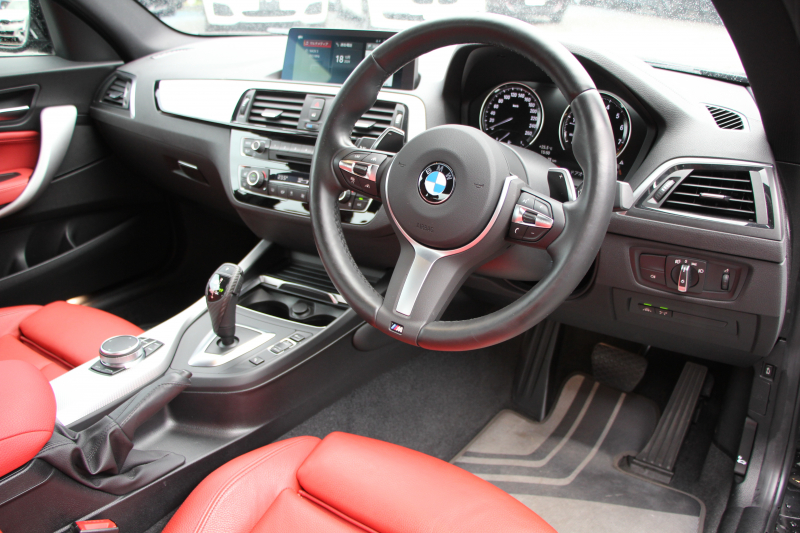 BMW 2シリーズ M240i ｸｰﾍﾟ最終ﾓﾃﾞﾙ 型式変更後 ﾋｰﾀｰ赤革 直6ﾀｰﾎﾞ340馬力 B58新ｴﾝｼﾞﾝ ｱﾀﾞﾌﾟﾃｨﾌﾞMｻｽ 追従ACC LEDﾍｯﾄﾞﾗｲﾄ&ﾃｰﾙ ﾀｯﾁ画面HDDﾅﾋﾞPｱｼｽﾄ 衝突軽減ﾌﾞﾚｰｷ 車線逸脱警告 歩行者警告 ﾊﾟﾄﾞﾙｼﾌﾄ ｽﾏｰﾄｷｰ 専用18AW&ﾌﾞﾚｰｷ 2年保証