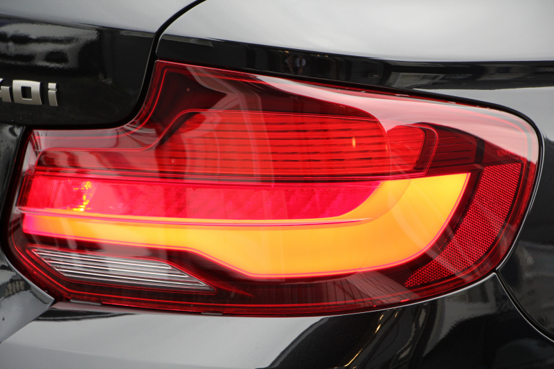 BMW 2シリーズ M240i ｸｰﾍﾟ最終ﾓﾃﾞﾙ 型式変更後 ﾋｰﾀｰ赤革 直6ﾀｰﾎﾞ340馬力 B58新ｴﾝｼﾞﾝ ｱﾀﾞﾌﾟﾃｨﾌﾞMｻｽ 追従ACC LEDﾍｯﾄﾞﾗｲﾄ&ﾃｰﾙ ﾀｯﾁ画面HDDﾅﾋﾞPｱｼｽﾄ 衝突軽減ﾌﾞﾚｰｷ 車線逸脱警告 歩行者警告 ﾊﾟﾄﾞﾙｼﾌﾄ ｽﾏｰﾄｷｰ 専用18AW&ﾌﾞﾚｰｷ 2年保証