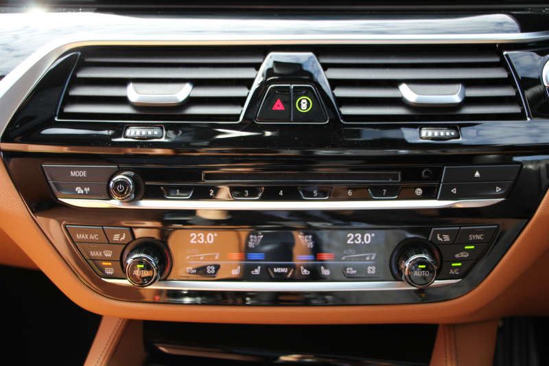 BMW 6シリーズ 640i Xﾄﾞﾗｲﾌﾞｸﾞﾗﾝﾂｰﾘｽﾓ Mｽﾎﾟｰﾂ ﾃﾞﾋﾞｭｰｴﾃﾞｨｼｮﾝ 40台限定車 4WD ﾘｱｴﾝﾀ-ﾃｲﾒﾝﾄ 後席ﾓﾆﾀｰ Bowers＆Wilkinsｻｳﾝﾄﾞﾊﾟﾉﾗﾏｻﾝﾙｰﾌ Fｺﾝﾌｫｰﾄｼｰﾄ&ﾍﾞﾝﾁﾚｰｼｮﾝ 全ﾋｰﾀｰ茶革 全ﾄﾞｱｿﾌﾄｸﾛｰｽﾞ360度ｶﾒﾗ Pｱｼｽﾄﾌﾟﾗｽ 追従ACC HUD 2年保証