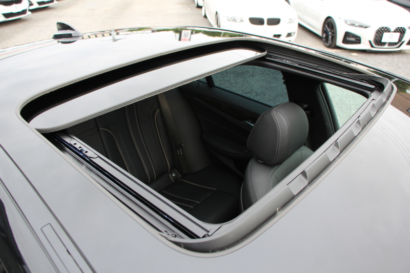 BMW 5シリーズ 530i Mｽﾎﾟｰﾂ ｾﾚｸﾄ&ｱﾄﾞﾊﾞﾝｽﾊﾟｯｹｰｼﾞ変更後ﾓﾃﾞﾙ 252馬力 ｻﾝﾙｰﾌ 全席ﾋｰﾀｰ黒革 ﾊｰﾏﾝｶｰﾄﾞﾝｻﾗｳﾝﾄﾞ4ｿﾞｰﾝｴｱｺﾝ 変更後液晶ﾒｰﾀｰ LEDﾍｯﾄﾞﾗｲﾄ ｵｰﾄﾊｲﾋﾞｰﾑ ﾀｯﾁ画面HDDﾅﾋﾞTV 360度ｶﾒﾗ 電動ﾄﾗﾝｸ 2年保証