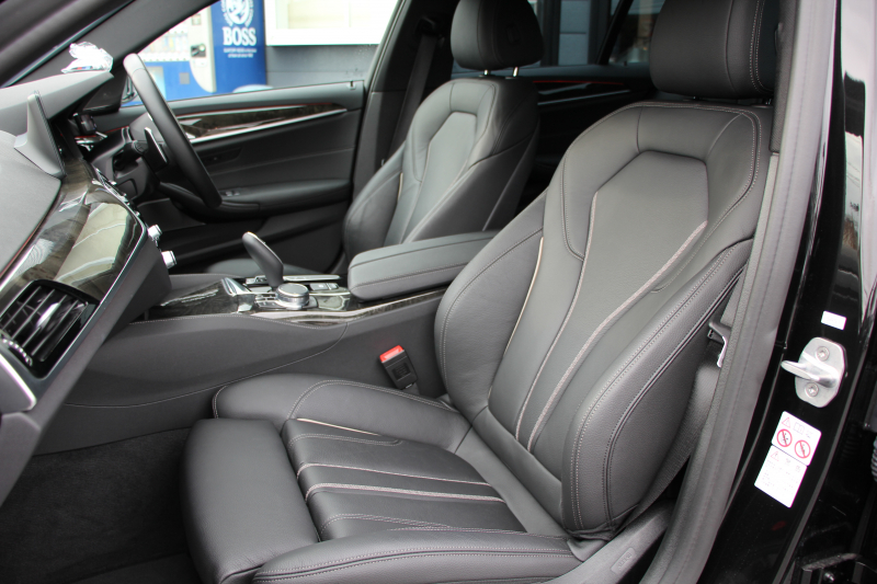 BMW 5シリーズ 530i Mｽﾎﾟｰﾂ ｾﾚｸﾄ&ｱﾄﾞﾊﾞﾝｽﾊﾟｯｹｰｼﾞ変更後ﾓﾃﾞﾙ 252馬力 ｻﾝﾙｰﾌ 全席ﾋｰﾀｰ黒革 ﾊｰﾏﾝｶｰﾄﾞﾝｻﾗｳﾝﾄﾞ4ｿﾞｰﾝｴｱｺﾝ 変更後液晶ﾒｰﾀｰ LEDﾍｯﾄﾞﾗｲﾄ ｵｰﾄﾊｲﾋﾞｰﾑ ﾀｯﾁ画面HDDﾅﾋﾞTV 360度ｶﾒﾗ 電動ﾄﾗﾝｸ 2年保証