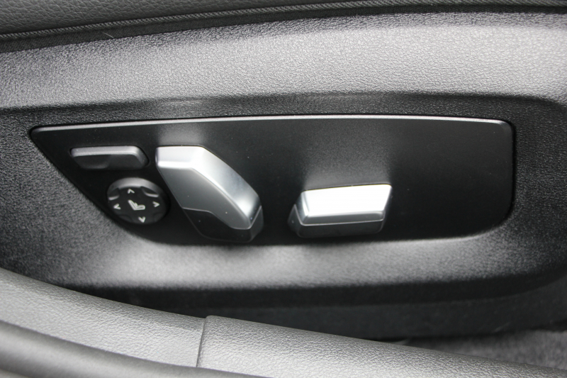 BMW 5シリーズ 530i Mｽﾎﾟｰﾂ ｾﾚｸﾄ&ｱﾄﾞﾊﾞﾝｽﾊﾟｯｹｰｼﾞ変更後ﾓﾃﾞﾙ 252馬力 ｻﾝﾙｰﾌ 全席ﾋｰﾀｰ黒革 ﾊｰﾏﾝｶｰﾄﾞﾝｻﾗｳﾝﾄﾞ4ｿﾞｰﾝｴｱｺﾝ 変更後液晶ﾒｰﾀｰ LEDﾍｯﾄﾞﾗｲﾄ ｵｰﾄﾊｲﾋﾞｰﾑ ﾀｯﾁ画面HDDﾅﾋﾞTV 360度ｶﾒﾗ 電動ﾄﾗﾝｸ 2年保証