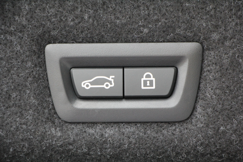 BMW 5シリーズ 530i Mｽﾎﾟｰﾂ ｾﾚｸﾄ&ｱﾄﾞﾊﾞﾝｽﾊﾟｯｹｰｼﾞ変更後ﾓﾃﾞﾙ 252馬力 ｻﾝﾙｰﾌ 全席ﾋｰﾀｰ黒革 ﾊｰﾏﾝｶｰﾄﾞﾝｻﾗｳﾝﾄﾞ4ｿﾞｰﾝｴｱｺﾝ 変更後液晶ﾒｰﾀｰ LEDﾍｯﾄﾞﾗｲﾄ ｵｰﾄﾊｲﾋﾞｰﾑ ﾀｯﾁ画面HDDﾅﾋﾞTV 360度ｶﾒﾗ 電動ﾄﾗﾝｸ 2年保証