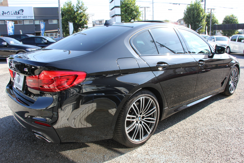 BMW 5シリーズ 530i Mｽﾎﾟｰﾂ ｾﾚｸﾄ&ｱﾄﾞﾊﾞﾝｽﾊﾟｯｹｰｼﾞ変更後ﾓﾃﾞﾙ 252馬力 ｻﾝﾙｰﾌ 全席ﾋｰﾀｰ黒革 ﾊｰﾏﾝｶｰﾄﾞﾝｻﾗｳﾝﾄﾞ4ｿﾞｰﾝｴｱｺﾝ 変更後液晶ﾒｰﾀｰ LEDﾍｯﾄﾞﾗｲﾄ ｵｰﾄﾊｲﾋﾞｰﾑ ﾀｯﾁ画面HDDﾅﾋﾞTV 360度ｶﾒﾗ 電動ﾄﾗﾝｸ 2年保証