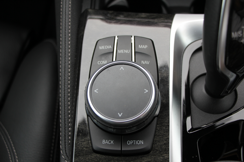 BMW 5シリーズ 530i Mｽﾎﾟｰﾂ ｾﾚｸﾄ&ｱﾄﾞﾊﾞﾝｽﾊﾟｯｹｰｼﾞ変更後ﾓﾃﾞﾙ 252馬力 ｻﾝﾙｰﾌ 全席ﾋｰﾀｰ黒革 ﾊｰﾏﾝｶｰﾄﾞﾝｻﾗｳﾝﾄﾞ4ｿﾞｰﾝｴｱｺﾝ 変更後液晶ﾒｰﾀｰ LEDﾍｯﾄﾞﾗｲﾄ ｵｰﾄﾊｲﾋﾞｰﾑ ﾀｯﾁ画面HDDﾅﾋﾞTV 360度ｶﾒﾗ 電動ﾄﾗﾝｸ 2年保証