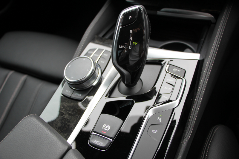 BMW 5シリーズ 530i Mｽﾎﾟｰﾂ ｾﾚｸﾄ&ｱﾄﾞﾊﾞﾝｽﾊﾟｯｹｰｼﾞ変更後ﾓﾃﾞﾙ 252馬力 ｻﾝﾙｰﾌ 全席ﾋｰﾀｰ黒革 ﾊｰﾏﾝｶｰﾄﾞﾝｻﾗｳﾝﾄﾞ4ｿﾞｰﾝｴｱｺﾝ 変更後液晶ﾒｰﾀｰ LEDﾍｯﾄﾞﾗｲﾄ ｵｰﾄﾊｲﾋﾞｰﾑ ﾀｯﾁ画面HDDﾅﾋﾞTV 360度ｶﾒﾗ 電動ﾄﾗﾝｸ 2年保証