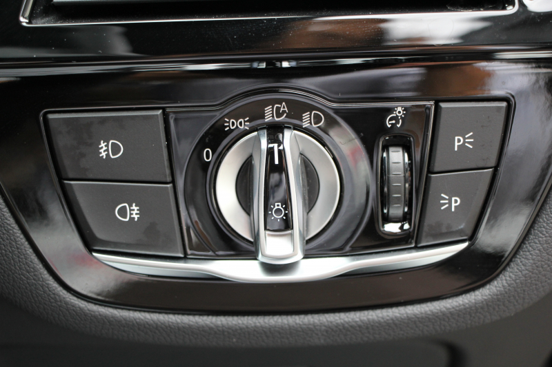 BMW 5シリーズ 530i Mｽﾎﾟｰﾂ ｾﾚｸﾄ&ｱﾄﾞﾊﾞﾝｽﾊﾟｯｹｰｼﾞ変更後ﾓﾃﾞﾙ 252馬力 ｻﾝﾙｰﾌ 全席ﾋｰﾀｰ黒革 ﾊｰﾏﾝｶｰﾄﾞﾝｻﾗｳﾝﾄﾞ4ｿﾞｰﾝｴｱｺﾝ 変更後液晶ﾒｰﾀｰ LEDﾍｯﾄﾞﾗｲﾄ ｵｰﾄﾊｲﾋﾞｰﾑ ﾀｯﾁ画面HDDﾅﾋﾞTV 360度ｶﾒﾗ 電動ﾄﾗﾝｸ 2年保証