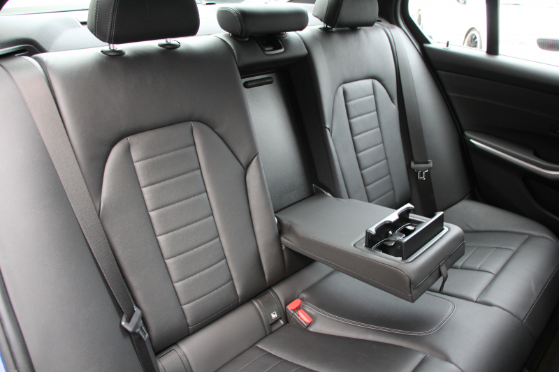 BMW 3シリーズ 320i Mｽﾎﾟｰﾂ ﾊｲﾗｲﾝ ｺﾝﾌｫｰﾄP 1ｵｰﾅ ﾋｰﾀｰ黒革 ﾗﾝﾊﾞｰｻﾎﾟｰﾄ ｵﾌﾟｼｮﾝ19AW 電動ﾄﾗﾝｸ Hifiｽﾋﾟｰｶｰ BMWﾗｲﾌﾞｺｯｸﾋﾟｯﾄ 置くだけ充電 LEDﾍｯﾄﾞﾗｲﾄ ｱﾝﾋﾞｴﾝﾄﾗｲﾄ 追従ACC ｽﾃｱﾘﾝｸﾞｻﾎﾟｰﾄ ｱｯﾌﾟﾙｶｰﾌﾟﾚｲ ﾀｯﾁ画面ﾅﾋﾞ2年保証