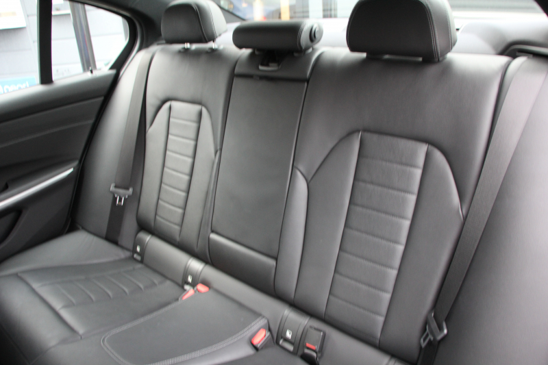 BMW 3シリーズ 320i Mｽﾎﾟｰﾂ ﾊｲﾗｲﾝ ｺﾝﾌｫｰﾄP 1ｵｰﾅ ﾋｰﾀｰ黒革 ﾗﾝﾊﾞｰｻﾎﾟｰﾄ ｵﾌﾟｼｮﾝ19AW 電動ﾄﾗﾝｸ Hifiｽﾋﾟｰｶｰ BMWﾗｲﾌﾞｺｯｸﾋﾟｯﾄ 置くだけ充電 LEDﾍｯﾄﾞﾗｲﾄ ｱﾝﾋﾞｴﾝﾄﾗｲﾄ 追従ACC ｽﾃｱﾘﾝｸﾞｻﾎﾟｰﾄ ｱｯﾌﾟﾙｶｰﾌﾟﾚｲ ﾀｯﾁ画面ﾅﾋﾞ2年保証