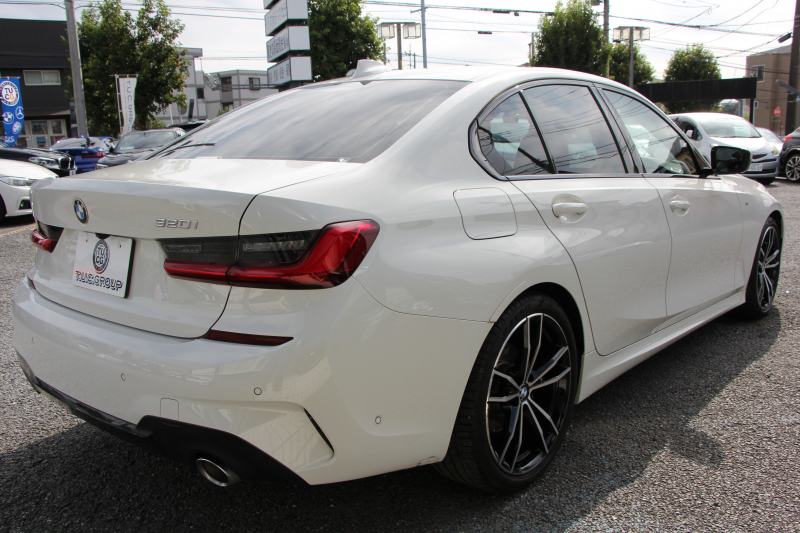 BMW 3シリーズ 320i Mｽﾎﾟｰﾂ ﾃﾞﾋﾞｭｰ&ｲﾉﾍﾞｰｼｮﾝ&ｺﾝﾌｫｰﾄP ﾌﾞﾙｰｽﾃｯﾁ黒革 ﾚｰｻﾞｰLEDﾗｲﾄ HUD ｼﾞｪｽﾁｬｰｺﾝﾄﾛｰﾙ ﾌﾙｾｸﾞTV 19AW 電動ﾄﾗﾝｸ 追従ACC ｽﾃｱﾘﾝｸﾞｻﾎﾟｰﾄ ﾀｯﾁ画面HDDﾅﾋﾞApplecarplay対応 後退ｱｼｽﾄ ﾌﾞﾗｯｸｷﾄﾞﾆｰｸﾞﾘﾙ 2年保証