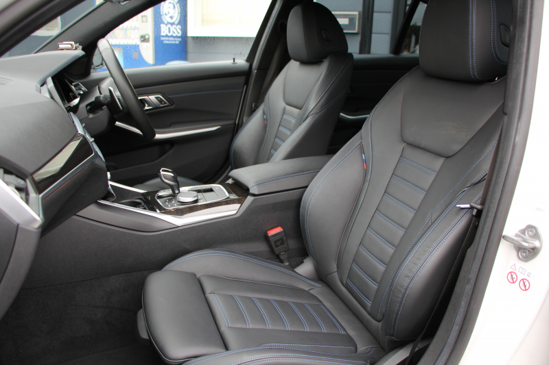 BMW 3シリーズ 320i Mｽﾎﾟｰﾂ ﾃﾞﾋﾞｭｰ&ｲﾉﾍﾞｰｼｮﾝ&ｺﾝﾌｫｰﾄP ﾌﾞﾙｰｽﾃｯﾁ黒革 ﾚｰｻﾞｰLEDﾗｲﾄ HUD ｼﾞｪｽﾁｬｰｺﾝﾄﾛｰﾙ ﾌﾙｾｸﾞTV 19AW 電動ﾄﾗﾝｸ 追従ACC ｽﾃｱﾘﾝｸﾞｻﾎﾟｰﾄ ﾀｯﾁ画面HDDﾅﾋﾞApplecarplay対応 後退ｱｼｽﾄ ﾌﾞﾗｯｸｷﾄﾞﾆｰｸﾞﾘﾙ 2年保証