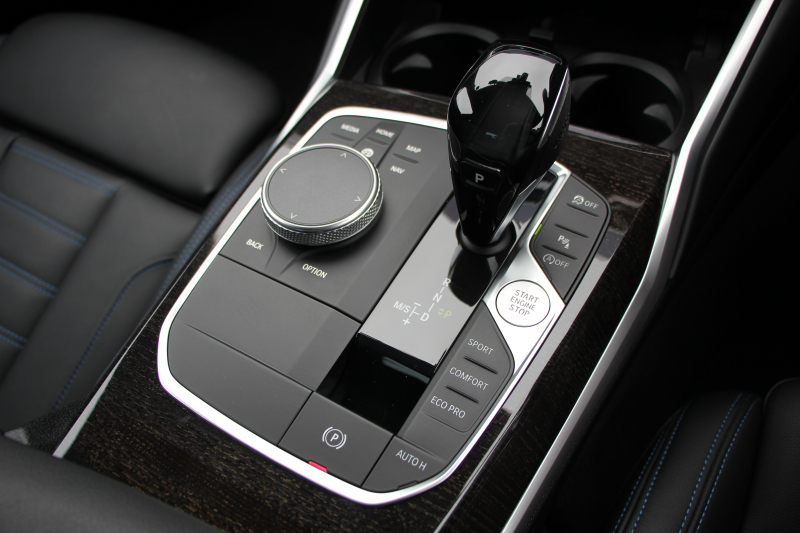 BMW 3シリーズ 320i Mｽﾎﾟｰﾂ ﾃﾞﾋﾞｭｰ&ｲﾉﾍﾞｰｼｮﾝ&ｺﾝﾌｫｰﾄP ﾌﾞﾙｰｽﾃｯﾁ黒革 ﾚｰｻﾞｰLEDﾗｲﾄ HUD ｼﾞｪｽﾁｬｰｺﾝﾄﾛｰﾙ ﾌﾙｾｸﾞTV 19AW 電動ﾄﾗﾝｸ 追従ACC ｽﾃｱﾘﾝｸﾞｻﾎﾟｰﾄ ﾀｯﾁ画面HDDﾅﾋﾞApplecarplay対応 後退ｱｼｽﾄ ﾌﾞﾗｯｸｷﾄﾞﾆｰｸﾞﾘﾙ 2年保証