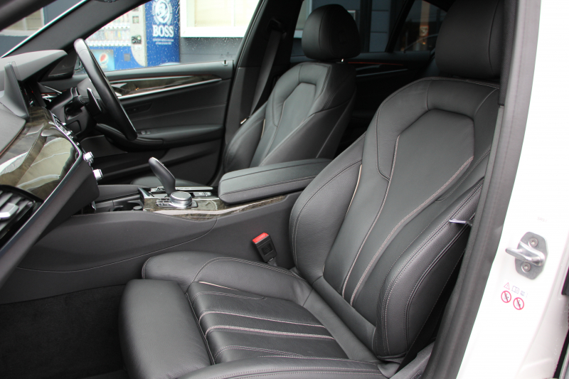 BMW 5シリーズ 523d Mｽﾎﾟｰﾂ ﾊｲﾗｲﾝ ｾﾚｸﾄ&ｱﾄﾞﾊﾞﾝｽﾊﾟｯｹｰｼﾞ変更後ﾓﾃﾞﾙ 1ｵﾅ ｻﾝﾙｰﾌ 全席ﾋｰﾀｰ黒革 ﾊｰﾏﾝｶｰﾄﾞﾝｻﾗｳﾝﾄﾞ4ｿﾞｰﾝｴｱｺﾝ 変更後液晶ﾒｰﾀｰ LEDﾍｯﾄﾞﾗｲﾄ ｵｰﾄﾊｲﾋﾞｰﾑ ﾀｯﾁ画面HDDﾅﾋﾞTV 360度ｶﾒﾗ 電動ﾄﾗﾝｸ 2年保証