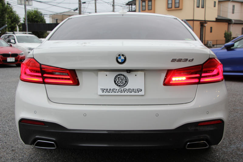 BMW 5シリーズ 523d Mｽﾎﾟｰﾂ ﾊｲﾗｲﾝ ｾﾚｸﾄ&ｱﾄﾞﾊﾞﾝｽﾊﾟｯｹｰｼﾞ変更後ﾓﾃﾞﾙ 1ｵﾅ ｻﾝﾙｰﾌ 全席ﾋｰﾀｰ黒革 ﾊｰﾏﾝｶｰﾄﾞﾝｻﾗｳﾝﾄﾞ4ｿﾞｰﾝｴｱｺﾝ 変更後液晶ﾒｰﾀｰ LEDﾍｯﾄﾞﾗｲﾄ ｵｰﾄﾊｲﾋﾞｰﾑ ﾀｯﾁ画面HDDﾅﾋﾞTV 360度ｶﾒﾗ 電動ﾄﾗﾝｸ 2年保証