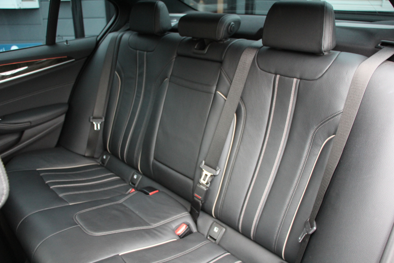 BMW 5シリーズ 523d Mｽﾎﾟｰﾂ ﾊｲﾗｲﾝ ｾﾚｸﾄ&ｱﾄﾞﾊﾞﾝｽﾊﾟｯｹｰｼﾞ変更後ﾓﾃﾞﾙ 1ｵﾅ ｻﾝﾙｰﾌ 全席ﾋｰﾀｰ黒革 ﾊｰﾏﾝｶｰﾄﾞﾝｻﾗｳﾝﾄﾞ4ｿﾞｰﾝｴｱｺﾝ 変更後液晶ﾒｰﾀｰ LEDﾍｯﾄﾞﾗｲﾄ ｵｰﾄﾊｲﾋﾞｰﾑ ﾀｯﾁ画面HDDﾅﾋﾞTV 360度ｶﾒﾗ 電動ﾄﾗﾝｸ 2年保証