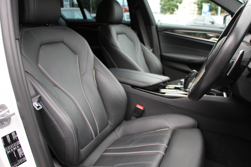 BMW 5シリーズ 523d Mｽﾎﾟｰﾂ ﾊｲﾗｲﾝ ｾﾚｸﾄ&ｱﾄﾞﾊﾞﾝｽﾊﾟｯｹｰｼﾞ変更後ﾓﾃﾞﾙ 1ｵﾅ ｻﾝﾙｰﾌ 全席ﾋｰﾀｰ黒革 ﾊｰﾏﾝｶｰﾄﾞﾝｻﾗｳﾝﾄﾞ4ｿﾞｰﾝｴｱｺﾝ 変更後液晶ﾒｰﾀｰ LEDﾍｯﾄﾞﾗｲﾄ ｵｰﾄﾊｲﾋﾞｰﾑ ﾀｯﾁ画面HDDﾅﾋﾞTV 360度ｶﾒﾗ 電動ﾄﾗﾝｸ 2年保証