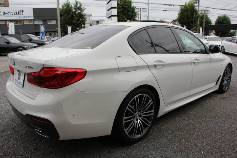 BMW 5シリーズ 523d Mｽﾎﾟｰﾂ ﾊｲﾗｲﾝ ｾﾚｸﾄ&ｱﾄﾞﾊﾞﾝｽﾊﾟｯｹｰｼﾞ変更後ﾓﾃﾞﾙ 1ｵﾅ ｻﾝﾙｰﾌ 全席ﾋｰﾀｰ黒革 ﾊｰﾏﾝｶｰﾄﾞﾝｻﾗｳﾝﾄﾞ4ｿﾞｰﾝｴｱｺﾝ 変更後液晶ﾒｰﾀｰ LEDﾍｯﾄﾞﾗｲﾄ ｵｰﾄﾊｲﾋﾞｰﾑ ﾀｯﾁ画面HDDﾅﾋﾞTV 360度ｶﾒﾗ 電動ﾄﾗﾝｸ 2年保証