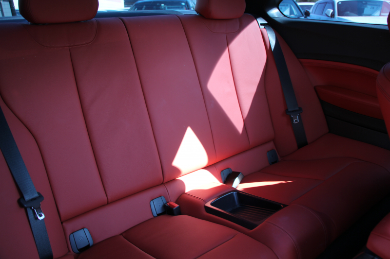 BMW 2シリーズ M240i ｸｰﾍﾟ後期 ﾌｪｲｽﾘﾌﾄ後 ﾋｰﾀｰ赤革 直6ﾀｰﾎﾞ340馬力 B58新ｴﾝｼﾞﾝ ｱﾀﾞﾌﾟﾃｨﾌﾞMｻｽ 追従ACC LEDﾍｯﾄﾞﾗｲﾄ&ﾃｰﾙ ﾀｯﾁ画面HDDﾅﾋﾞPｱｼｽﾄ 衝突軽減ﾌﾞﾚｰｷ 車線逸脱警告 歩行者警告 ﾊﾟﾄﾞﾙｼﾌﾄ ｽﾏｰﾄｷｰ 専用18AW&ﾌﾞﾚｰｷ 2年保証