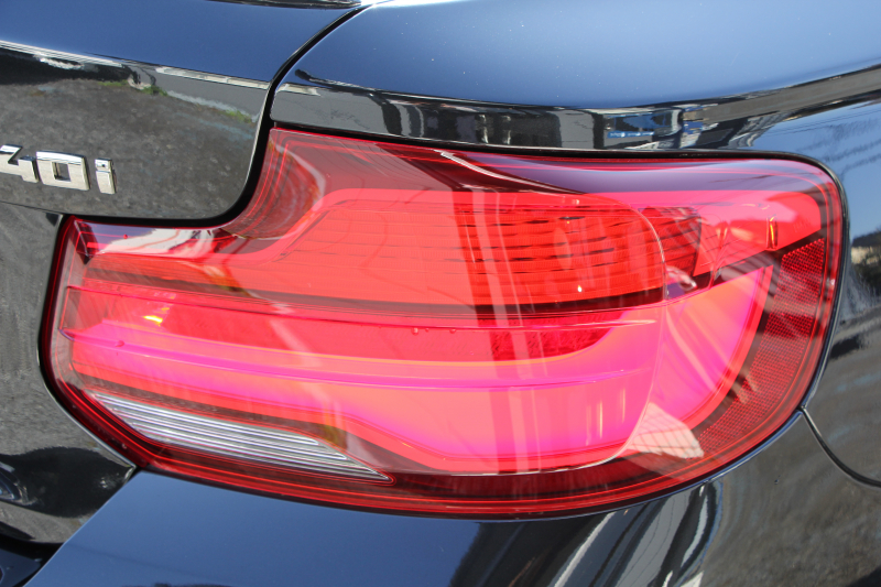 BMW 2シリーズ M240i ｸｰﾍﾟ後期 ﾌｪｲｽﾘﾌﾄ後 ﾋｰﾀｰ赤革 直6ﾀｰﾎﾞ340馬力 B58新ｴﾝｼﾞﾝ ｱﾀﾞﾌﾟﾃｨﾌﾞMｻｽ 追従ACC LEDﾍｯﾄﾞﾗｲﾄ&ﾃｰﾙ ﾀｯﾁ画面HDDﾅﾋﾞPｱｼｽﾄ 衝突軽減ﾌﾞﾚｰｷ 車線逸脱警告 歩行者警告 ﾊﾟﾄﾞﾙｼﾌﾄ ｽﾏｰﾄｷｰ 専用18AW&ﾌﾞﾚｰｷ 2年保証