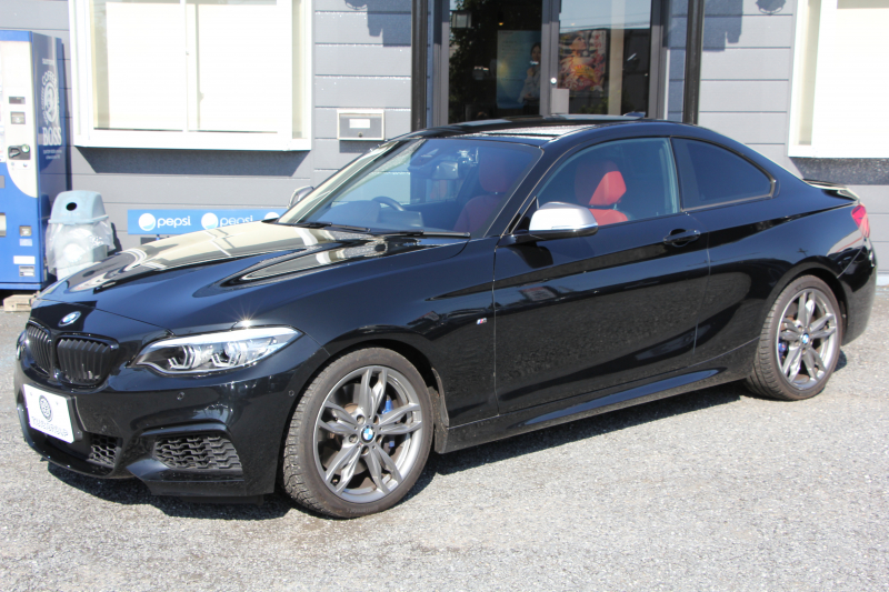 BMW 2シリーズ M240i ｸｰﾍﾟ後期 ﾌｪｲｽﾘﾌﾄ後 ﾋｰﾀｰ赤革 直6ﾀｰﾎﾞ340馬力 B58新ｴﾝｼﾞﾝ ｱﾀﾞﾌﾟﾃｨﾌﾞMｻｽ 追従ACC LEDﾍｯﾄﾞﾗｲﾄ&ﾃｰﾙ ﾀｯﾁ画面HDDﾅﾋﾞPｱｼｽﾄ 衝突軽減ﾌﾞﾚｰｷ 車線逸脱警告 歩行者警告 ﾊﾟﾄﾞﾙｼﾌﾄ ｽﾏｰﾄｷｰ 専用18AW&ﾌﾞﾚｰｷ 2年保証