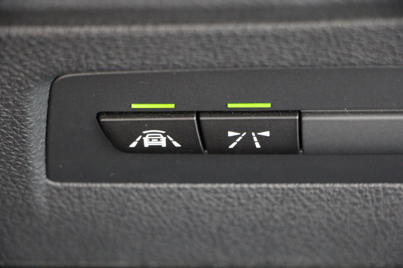 BMW 2シリーズ M240i ｸｰﾍﾟ後期 ﾌｪｲｽﾘﾌﾄ後 ﾋｰﾀｰ赤革 直6ﾀｰﾎﾞ340馬力 B58新ｴﾝｼﾞﾝ ｱﾀﾞﾌﾟﾃｨﾌﾞMｻｽ 追従ACC LEDﾍｯﾄﾞﾗｲﾄ&ﾃｰﾙ ﾀｯﾁ画面HDDﾅﾋﾞPｱｼｽﾄ 衝突軽減ﾌﾞﾚｰｷ 車線逸脱警告 歩行者警告 ﾊﾟﾄﾞﾙｼﾌﾄ ｽﾏｰﾄｷｰ 専用18AW&ﾌﾞﾚｰｷ 2年保証