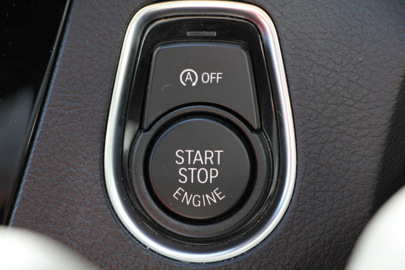 BMW 2シリーズ M240i ｸｰﾍﾟ後期 ﾌｪｲｽﾘﾌﾄ後 ﾋｰﾀｰ赤革 直6ﾀｰﾎﾞ340馬力 B58新ｴﾝｼﾞﾝ ｱﾀﾞﾌﾟﾃｨﾌﾞMｻｽ 追従ACC LEDﾍｯﾄﾞﾗｲﾄ&ﾃｰﾙ ﾀｯﾁ画面HDDﾅﾋﾞPｱｼｽﾄ 衝突軽減ﾌﾞﾚｰｷ 車線逸脱警告 歩行者警告 ﾊﾟﾄﾞﾙｼﾌﾄ ｽﾏｰﾄｷｰ 専用18AW&ﾌﾞﾚｰｷ 2年保証