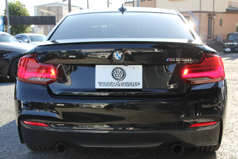 BMW 2シリーズ M240i ｸｰﾍﾟ後期 ﾌｪｲｽﾘﾌﾄ後 ﾋｰﾀｰ赤革 直6ﾀｰﾎﾞ340馬力 B58新ｴﾝｼﾞﾝ ｱﾀﾞﾌﾟﾃｨﾌﾞMｻｽ 追従ACC LEDﾍｯﾄﾞﾗｲﾄ&ﾃｰﾙ ﾀｯﾁ画面HDDﾅﾋﾞPｱｼｽﾄ 衝突軽減ﾌﾞﾚｰｷ 車線逸脱警告 歩行者警告 ﾊﾟﾄﾞﾙｼﾌﾄ ｽﾏｰﾄｷｰ 専用18AW&ﾌﾞﾚｰｷ 2年保証
