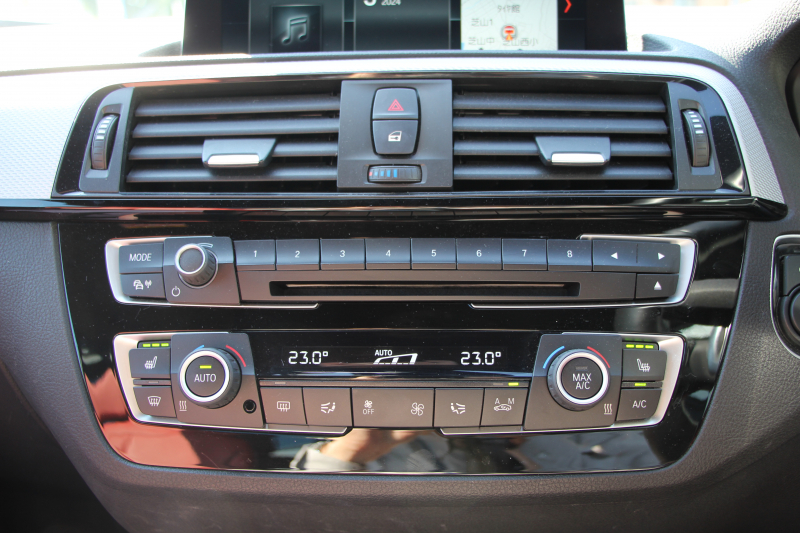 BMW 2シリーズ M240i ｸｰﾍﾟ後期 ﾌｪｲｽﾘﾌﾄ後 ﾋｰﾀｰ赤革 直6ﾀｰﾎﾞ340馬力 B58新ｴﾝｼﾞﾝ ｱﾀﾞﾌﾟﾃｨﾌﾞMｻｽ 追従ACC LEDﾍｯﾄﾞﾗｲﾄ&ﾃｰﾙ ﾀｯﾁ画面HDDﾅﾋﾞPｱｼｽﾄ 衝突軽減ﾌﾞﾚｰｷ 車線逸脱警告 歩行者警告 ﾊﾟﾄﾞﾙｼﾌﾄ ｽﾏｰﾄｷｰ 専用18AW&ﾌﾞﾚｰｷ 2年保証