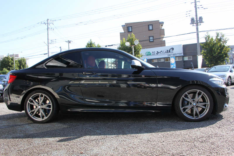 BMW 2シリーズ M240i ｸｰﾍﾟ後期 ﾌｪｲｽﾘﾌﾄ後 ﾋｰﾀｰ赤革 直6ﾀｰﾎﾞ340馬力 B58新ｴﾝｼﾞﾝ ｱﾀﾞﾌﾟﾃｨﾌﾞMｻｽ 追従ACC LEDﾍｯﾄﾞﾗｲﾄ&ﾃｰﾙ ﾀｯﾁ画面HDDﾅﾋﾞPｱｼｽﾄ 衝突軽減ﾌﾞﾚｰｷ 車線逸脱警告 歩行者警告 ﾊﾟﾄﾞﾙｼﾌﾄ ｽﾏｰﾄｷｰ 専用18AW&ﾌﾞﾚｰｷ 2年保証