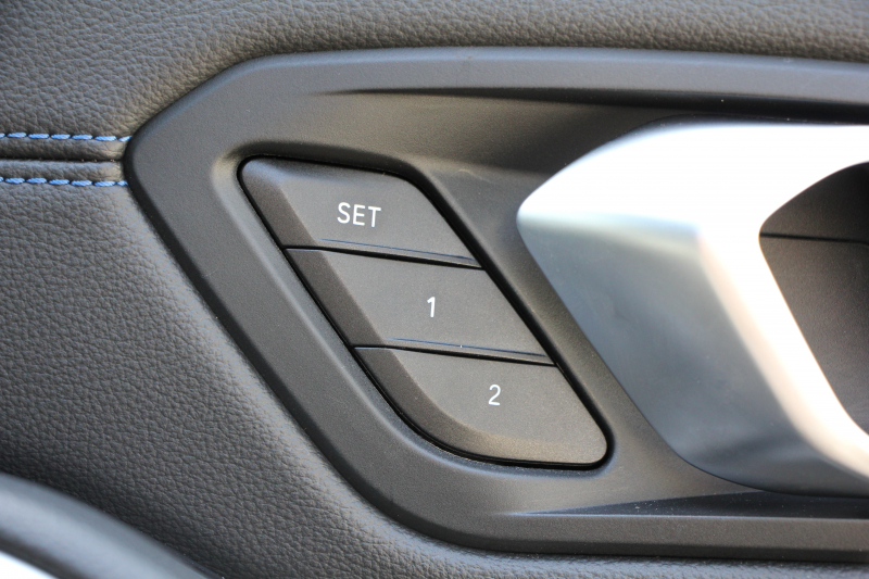 BMW 3シリーズ 320d Xdrive Mｽﾎﾟｰﾂ ﾃﾞﾋﾞｭｰP 専用ﾌﾞﾙｰｽﾃｯﾁ黒革 ｼｰﾄﾋｰﾀｰ 19AW 360度ｶﾒﾗ ｺﾝﾌｫｰﾄP 電動ﾄﾗﾝｸ 追従ACC ｽﾃｱﾘﾝｸﾞｻﾎﾟｰﾄ LEDﾍｯﾄﾞﾗｲﾄ ｵｰﾄﾊｲﾋﾞｰﾑ ﾌﾙｾｸﾞTV Applecarplay対応 BMW ﾗｲﾌﾞｺｯｸﾋﾟｯﾄﾞHi-fiｽﾋﾟｰｶｰ 2年保証