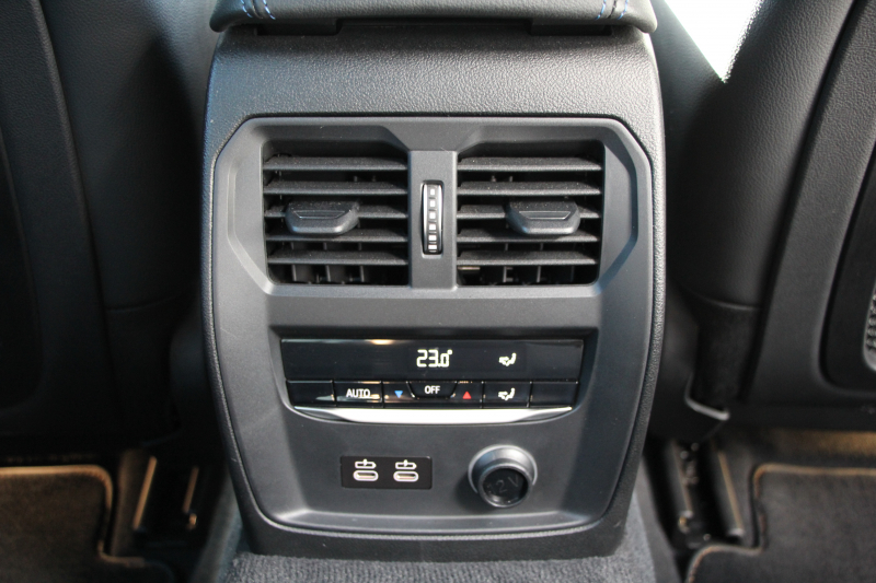 BMW 3シリーズ 320d Xdrive Mｽﾎﾟｰﾂ ﾃﾞﾋﾞｭｰP 専用ﾌﾞﾙｰｽﾃｯﾁ黒革 ｼｰﾄﾋｰﾀｰ 19AW 360度ｶﾒﾗ ｺﾝﾌｫｰﾄP 電動ﾄﾗﾝｸ 追従ACC ｽﾃｱﾘﾝｸﾞｻﾎﾟｰﾄ LEDﾍｯﾄﾞﾗｲﾄ ｵｰﾄﾊｲﾋﾞｰﾑ ﾌﾙｾｸﾞTV Applecarplay対応 BMW ﾗｲﾌﾞｺｯｸﾋﾟｯﾄﾞHi-fiｽﾋﾟｰｶｰ 2年保証