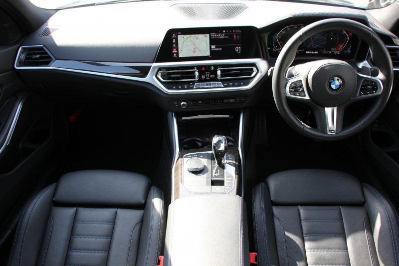 BMW 3シリーズ 320d Xdrive Mｽﾎﾟｰﾂ ﾃﾞﾋﾞｭｰP 専用ﾌﾞﾙｰｽﾃｯﾁ黒革 ｼｰﾄﾋｰﾀｰ 19AW 360度ｶﾒﾗ ｺﾝﾌｫｰﾄP 電動ﾄﾗﾝｸ 追従ACC ｽﾃｱﾘﾝｸﾞｻﾎﾟｰﾄ LEDﾍｯﾄﾞﾗｲﾄ ｵｰﾄﾊｲﾋﾞｰﾑ ﾌﾙｾｸﾞTV Applecarplay対応 BMW ﾗｲﾌﾞｺｯｸﾋﾟｯﾄﾞHi-fiｽﾋﾟｰｶｰ 2年保証