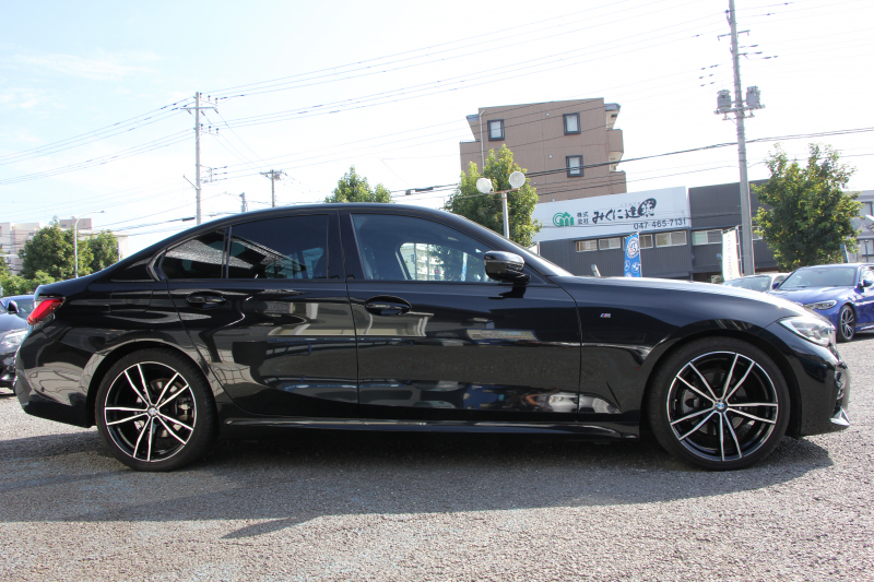 BMW 3シリーズ 320d Xdrive Mｽﾎﾟｰﾂ ﾃﾞﾋﾞｭｰP 専用ﾌﾞﾙｰｽﾃｯﾁ黒革 ｼｰﾄﾋｰﾀｰ 19AW 360度ｶﾒﾗ ｺﾝﾌｫｰﾄP 電動ﾄﾗﾝｸ 追従ACC ｽﾃｱﾘﾝｸﾞｻﾎﾟｰﾄ LEDﾍｯﾄﾞﾗｲﾄ ｵｰﾄﾊｲﾋﾞｰﾑ ﾌﾙｾｸﾞTV Applecarplay対応 BMW ﾗｲﾌﾞｺｯｸﾋﾟｯﾄﾞHi-fiｽﾋﾟｰｶｰ 2年保証