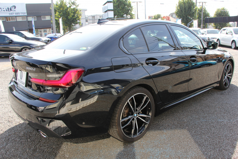 BMW 3シリーズ 320d Xdrive Mｽﾎﾟｰﾂ ﾃﾞﾋﾞｭｰP 専用ﾌﾞﾙｰｽﾃｯﾁ黒革 ｼｰﾄﾋｰﾀｰ 19AW 360度ｶﾒﾗ ｺﾝﾌｫｰﾄP 電動ﾄﾗﾝｸ 追従ACC ｽﾃｱﾘﾝｸﾞｻﾎﾟｰﾄ LEDﾍｯﾄﾞﾗｲﾄ ｵｰﾄﾊｲﾋﾞｰﾑ ﾌﾙｾｸﾞTV Applecarplay対応 BMW ﾗｲﾌﾞｺｯｸﾋﾟｯﾄﾞHi-fiｽﾋﾟｰｶｰ 2年保証