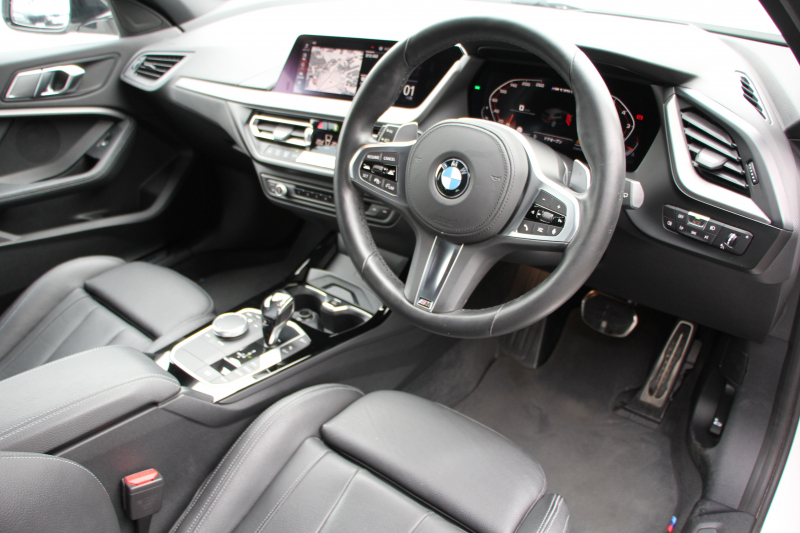 BMW 1シリーズ M135i Xdrive ﾋﾞｼﾞｮﾝP【5/22迄限定掲載】4WD 1ｵﾅ 306馬力 受注生産OPﾌﾞﾗｯｸﾚｻﾞｰ Mｽﾎﾟｰﾂｼｰﾄ HUD ｱﾀﾞﾌﾟﾃｨﾌﾞLEDﾍｯﾄﾞﾗｲﾄ ｵｰﾄﾊｲﾋﾞ-ﾑ ｱﾀﾞﾌﾟﾃｨﾌﾞｻｽ Mｼｰﾄﾍﾞﾙﾄ ｺﾝﾌｫｰﾄP ﾗｲﾌﾞｺｯｸﾋﾟｯﾄ 追ACC 電動ﾄﾗﾝｸ ｶｰﾌﾟﾚｲ Pｱｼｽﾄ 2年保証