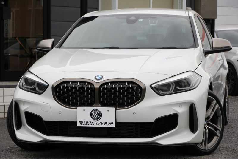 BMW 1シリーズ M135i Xdrive ﾋﾞｼﾞｮﾝP【5/22迄限定掲載】4WD 1ｵﾅ 306馬力 受注生産OPﾌﾞﾗｯｸﾚｻﾞｰ Mｽﾎﾟｰﾂｼｰﾄ HUD ｱﾀﾞﾌﾟﾃｨﾌﾞLEDﾍｯﾄﾞﾗｲﾄ ｵｰﾄﾊｲﾋﾞ-ﾑ ｱﾀﾞﾌﾟﾃｨﾌﾞｻｽ Mｼｰﾄﾍﾞﾙﾄ ｺﾝﾌｫｰﾄP ﾗｲﾌﾞｺｯｸﾋﾟｯﾄ 追ACC 電動ﾄﾗﾝｸ ｶｰﾌﾟﾚｲ Pｱｼｽﾄ 2年保証